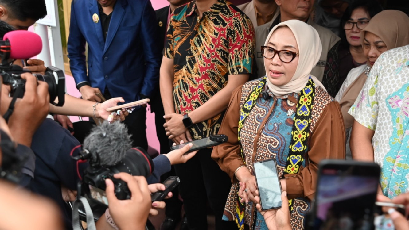 Menteri PPPA Arifatul Choiri Fauzi, saat mengunjungi Unit Pelaksana Teknis Daerah Perlindungan Perempuan dan Anak (UPTD PPA) Kota Balikpapan. (Foto: Kementerian PPPA)