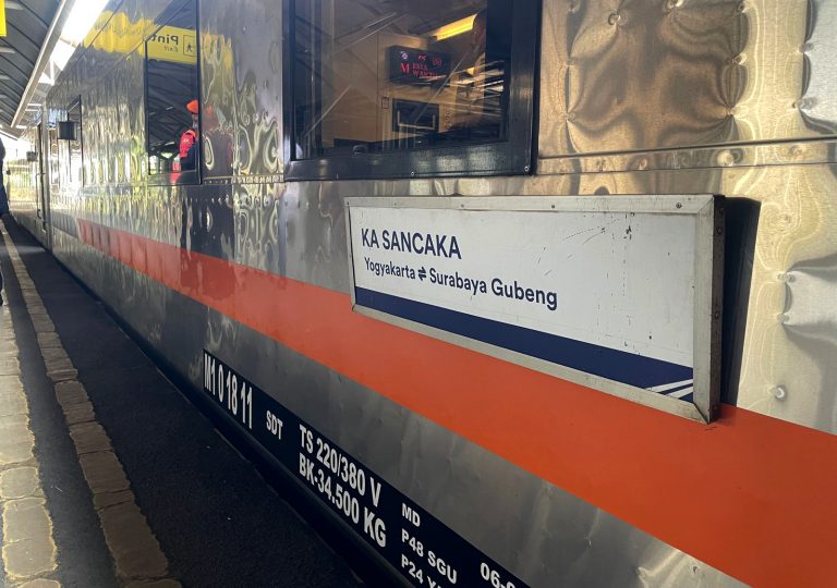 KA Sancaka Gubeng-Yogyakarta.