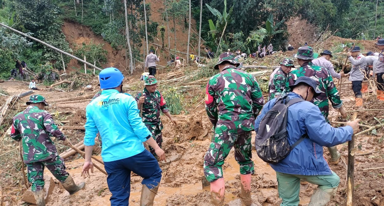 Korban Tewas Jadi 22 Orang, Tim SAR Lanjutkan Pencarian Korban Tanah Longsor Pekalongan