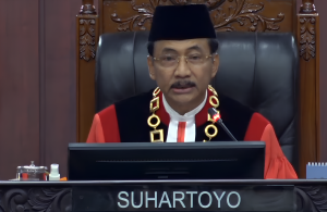 Ketua MK, Suhartoyo, saat sidang pleno khusus penyampaian laporan tahunan dan pembukaan masa persidangan MK 2025 di Gedung MK, Jakarta, Kamis (2/1/2025). (Foto:IST)