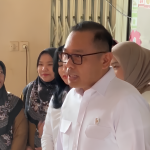 Wamen Investasi dan Hilirisasi RI, Todotua Pasaribu, saat meninjau pelaksanaan program makan bergizi gratis di SDN Lengkong Gudang, Tangerang Selatan pagi ini, Senin (13/1/2025). (Foto:Tangkapan layar/ Ubay)