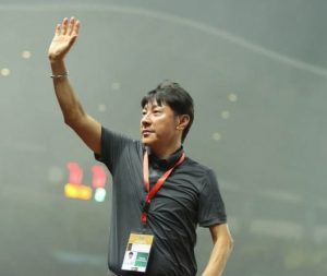 Jurnalis Sepak Bola Italia: Patrick Kluivert Gantikan Shin Tae-yong Sebagai Pelatih Timnas Indonesia