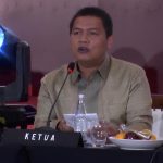 Ketua KPU DKI Jakarta Wahyu Dinata membacakan berita acara penetapan Gubernur dan Wakil Gubernur Jakarta. (Foto:Tangkapan layar/Ubay)
