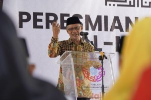 Ketua Umum PP Muhammadiyah Haedar Nashir, saat meresmikan Masjid Al-Musannif ke-50, Tabligh Institute, Ahad (19/1/2025). (Foto:IST)