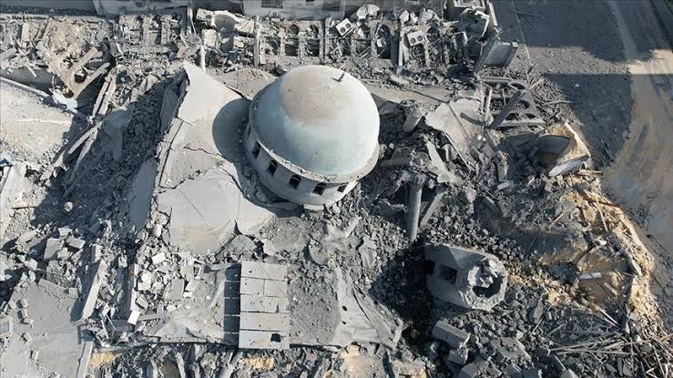 Salah satu masjid hancur di Gaza akibat serangan Zionis Israel. (Foto:Anadolu Ajansi)