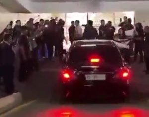 Mobil RI 25 Dikepung ASN Kemendiktisaintek, Tuntut Satryo Soemantri Dipecat