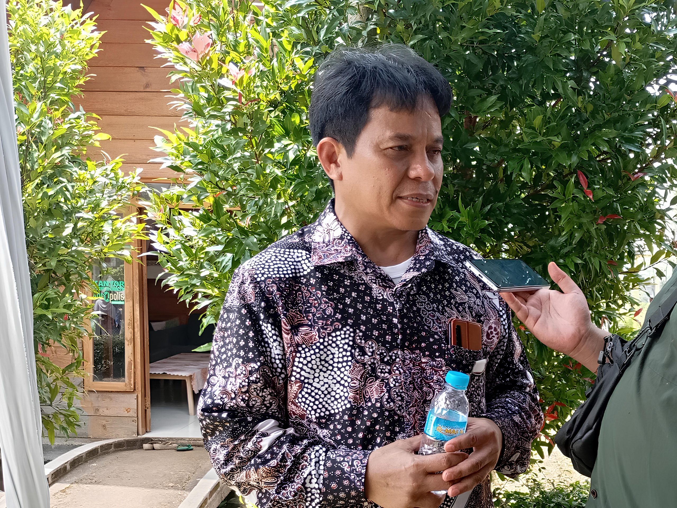 Wakil Ketua MEBP PP Muhammadiyah, Mukhaer Pakkanna, berbicara kepada Maklumat.ID, usai menghadir Rakerwil II LP-UMKM PWM Jatim do Agropolis Wonosalam, Jombang, Sabtu (22/2/2025). (Foto: Ubay NA)