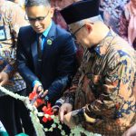 Mendikdasmen RI Prof Abdul Mu'ti meresmikan Gedung Mutia Exhibition Center di SMK Mutia Ngoro, Mojokerto, Sabtu (8/2/2025). (Foto: Dok. Mutia)