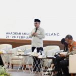 Mendikdasmen RI Prof Abdul Mu’ti memaparkan materi dalam Retreat Kepala Daerah di Akademi Militer (Akmil) Magelang, Selasa (25/2/2025). (Foto: IST)