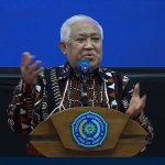 Din Syamsuddin memberikan paparan dalam launching tiga buku karya Sudarnoto Abdul Hakim di Uhamka, Jakarta, Senin (3/2/2025). (Foto: Ubay NA)