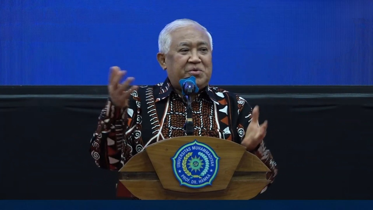 Din Syamsuddin memberikan paparan dalam launching tiga buku karya Sudarnoto Abdul Hakim di Uhamka, Jakarta, Senin (3/2/2025). (Foto: Ubay NA)