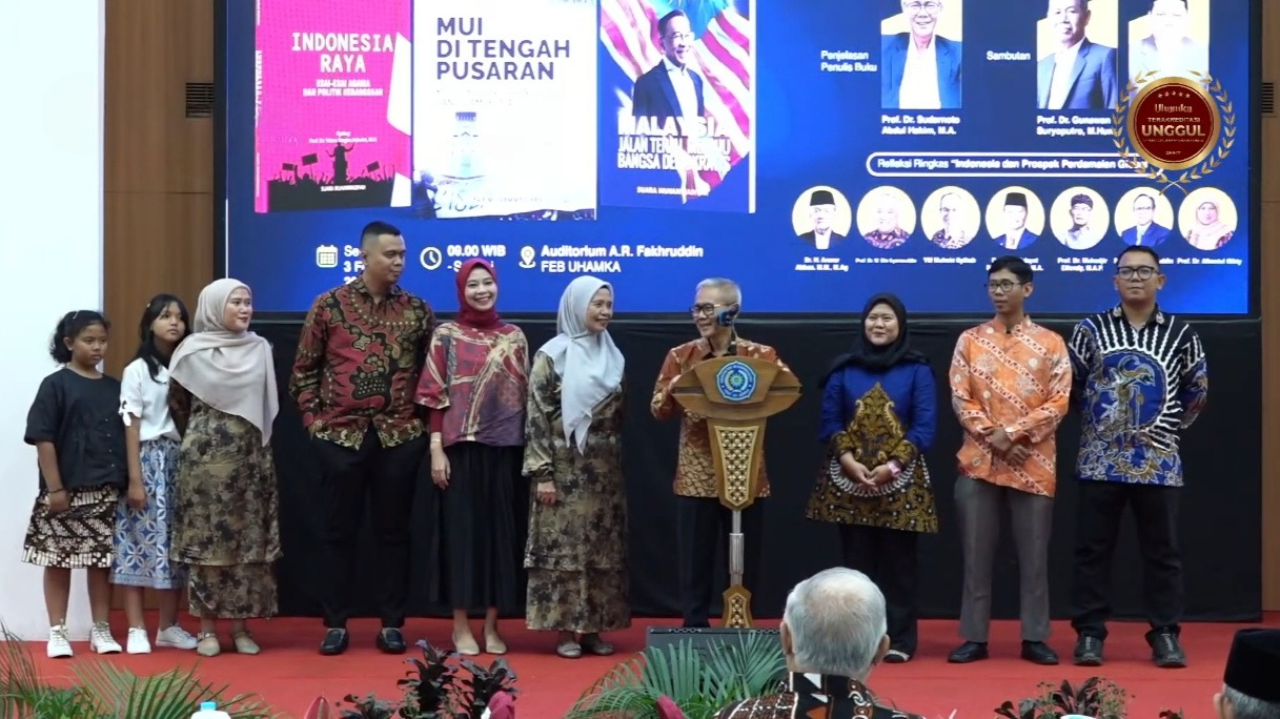 Prof Sudarnoto Abdul Hakim saat peluncuran tiga buku terbarunya di Uhamka, Jakarta, Senin (3/2/2025). (Foto: Uhamka)