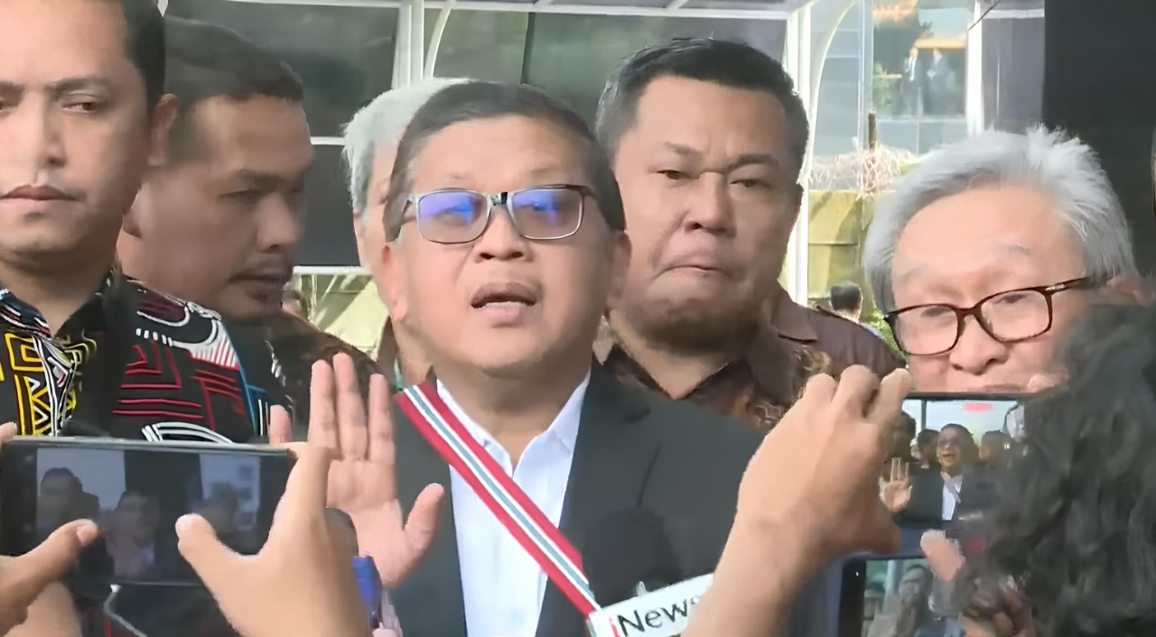 Sekjen PDIP Hasto Kristiyanto berbicara kepada awak media saat tiba di Gedung Merah-Putih KPK untuk menjalani pemeriksaan, Kamis (20/2/2025). (Foto: Tangkapan layar)