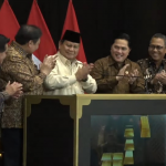 Presiden RI Prabowo Subianto (tengah) bersama sejumlah Menteri dan Menko Kabinet Merah Putih, meresmikan bank emas, Rabu (26/2/2025). (Foto: Ubay NA)
