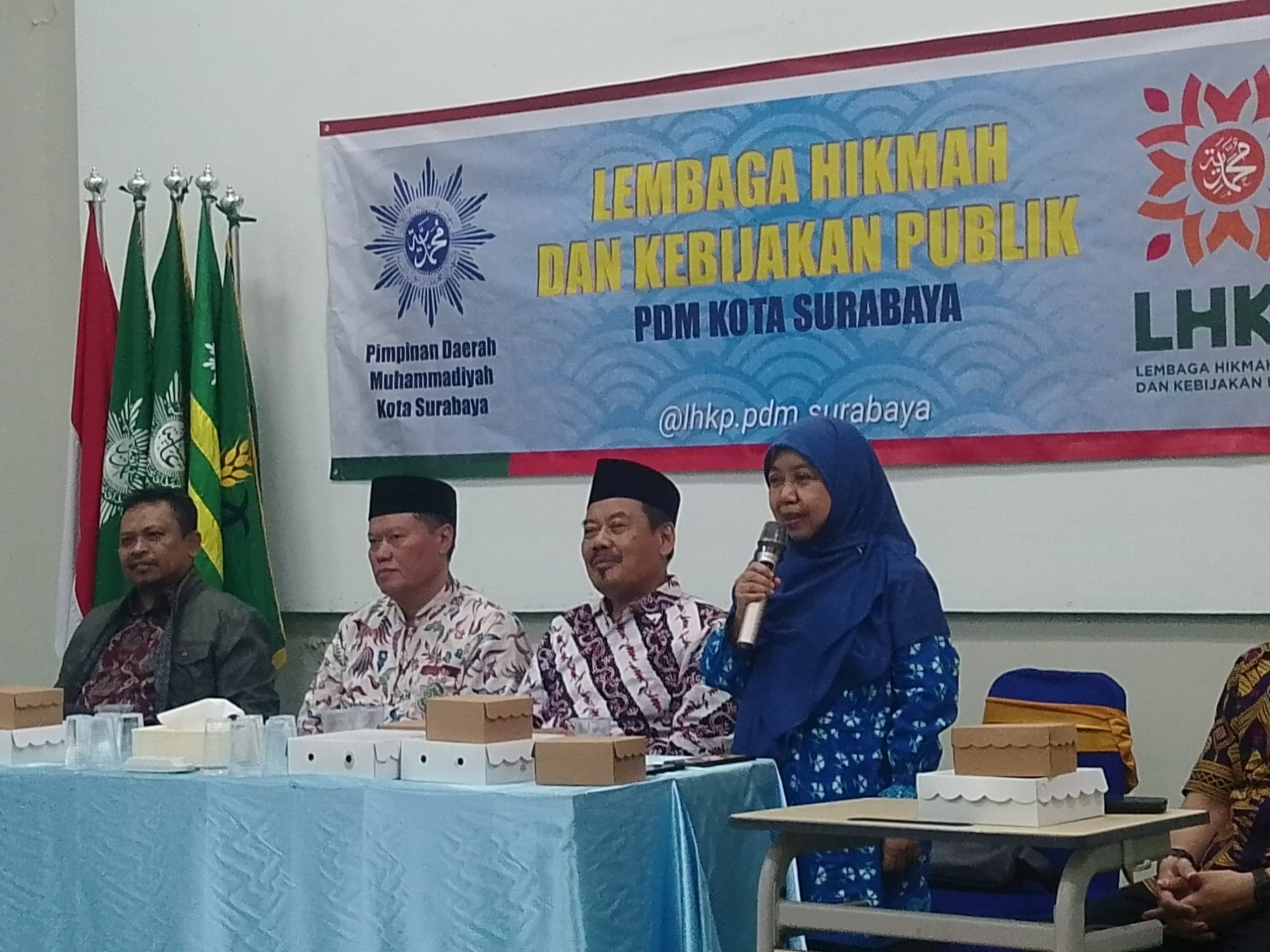 Anggota Komisi D DPRD Kota Surabaya, dr Zuhrotul Mar'ah, menjadi salah satu pembicara dalam Silaturrahim Tarhib Ramadan & Diskusi Publik yang digelar LHKP PDM Kota Surabaya, Ahad (23/2/2025). (Foto: Zaki)