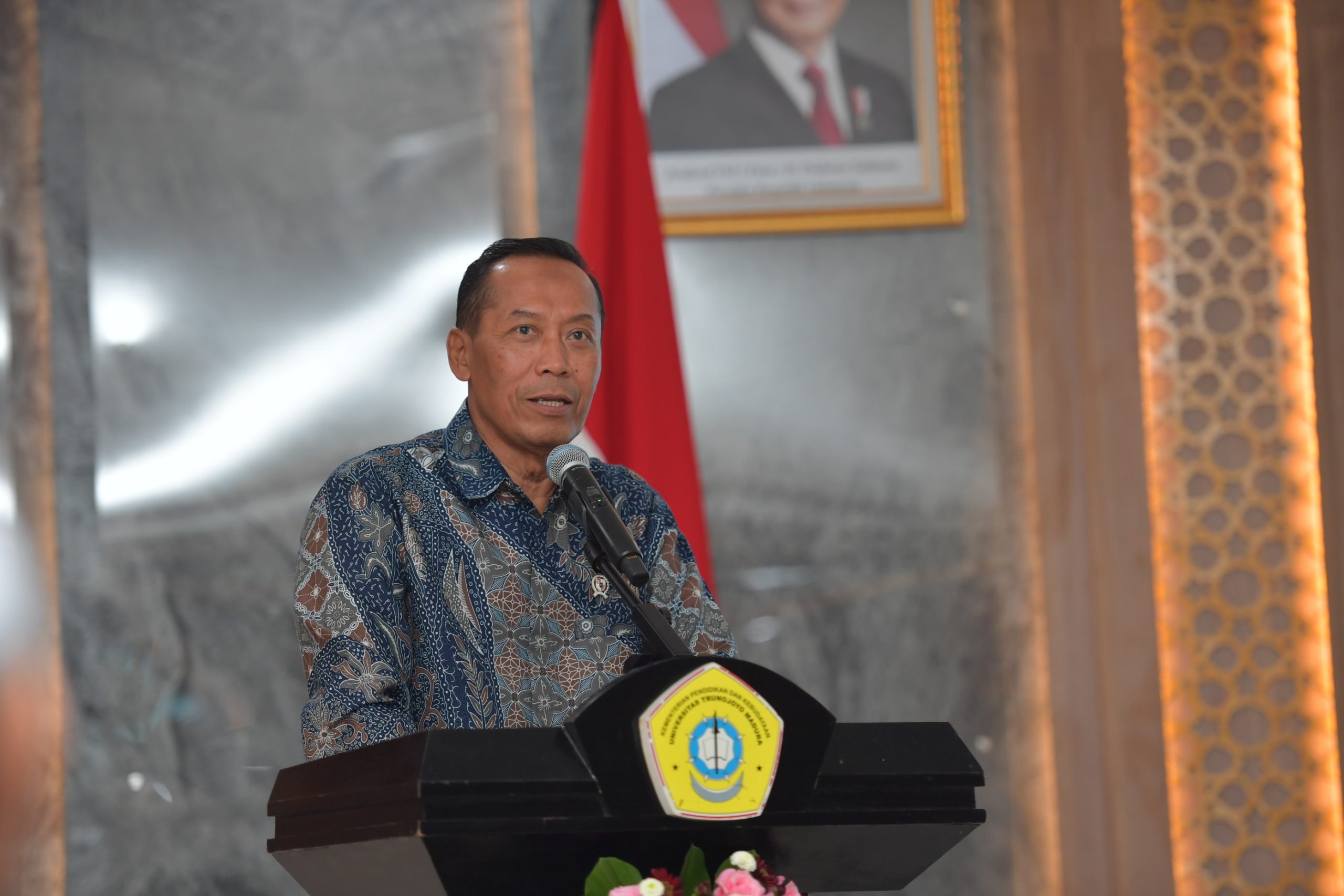 Wamendikisaintek Prof Fauzan, menyampaikan sambutan dalam Peresmian Gedung Teaching Industry di Universitas Trunojoyo Madura (UTM), Bangkalan, pada Selasa (25/2/2025) lalu