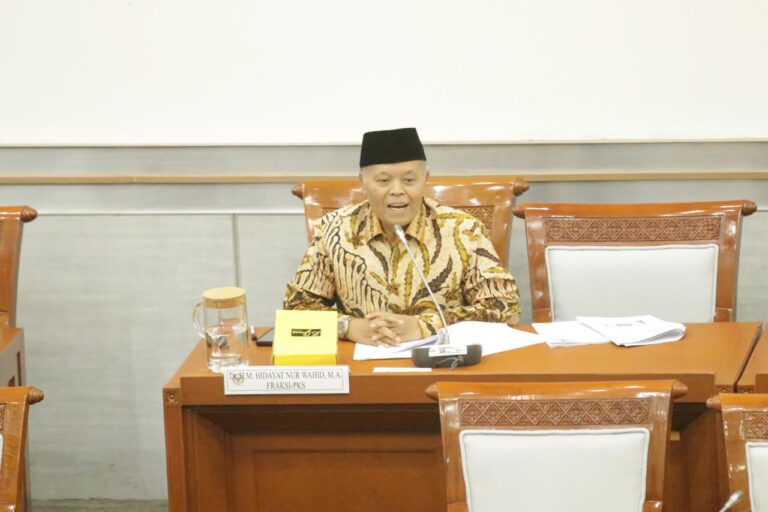 Anggota Komisi VIII DPR RI yang juga Wakil Ketua MPR RI, Hidayat Nur Wahid (HNW).