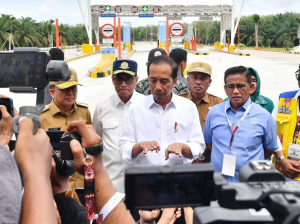 Kebal Hukum? Jokowi Terlalu Perkasa untuk Diadili