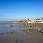 Kawasan perkampungan nelayan di Kenjeran, Surabaya, yang juga terancam hilang dengan adanya PSN SWL. (Foto: Mongabay)