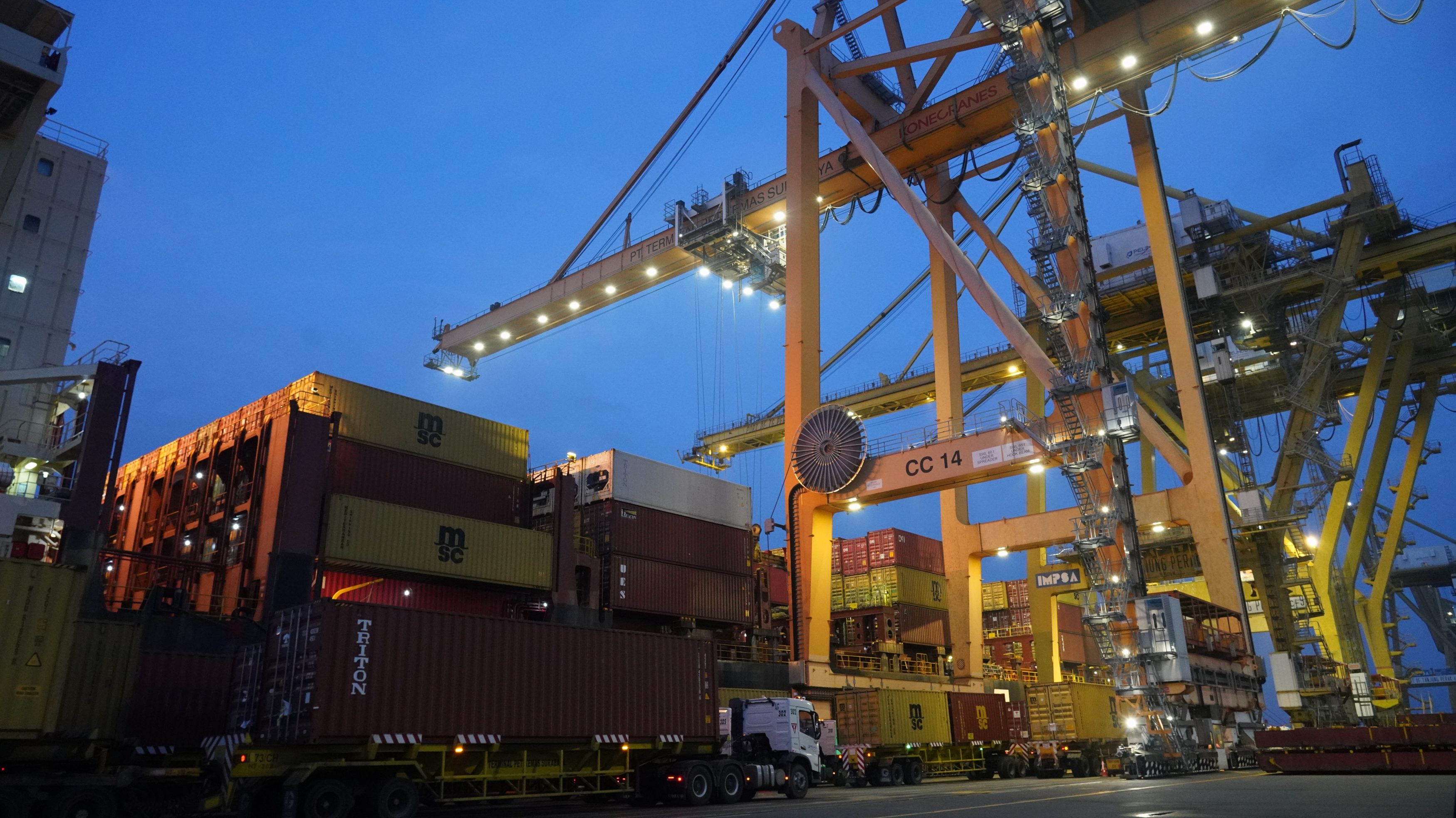 Terminal Petikemas Surabaya Awali 2025 dengan Kinerja Positif, Bongkar Muat Capai 120.857 TEUs