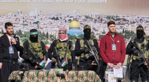 Brigade Al-Qassam Bebaskan Tiga Tawanan Israel; Salah Satu Sandera Diberi Hadiah Jam Pasir