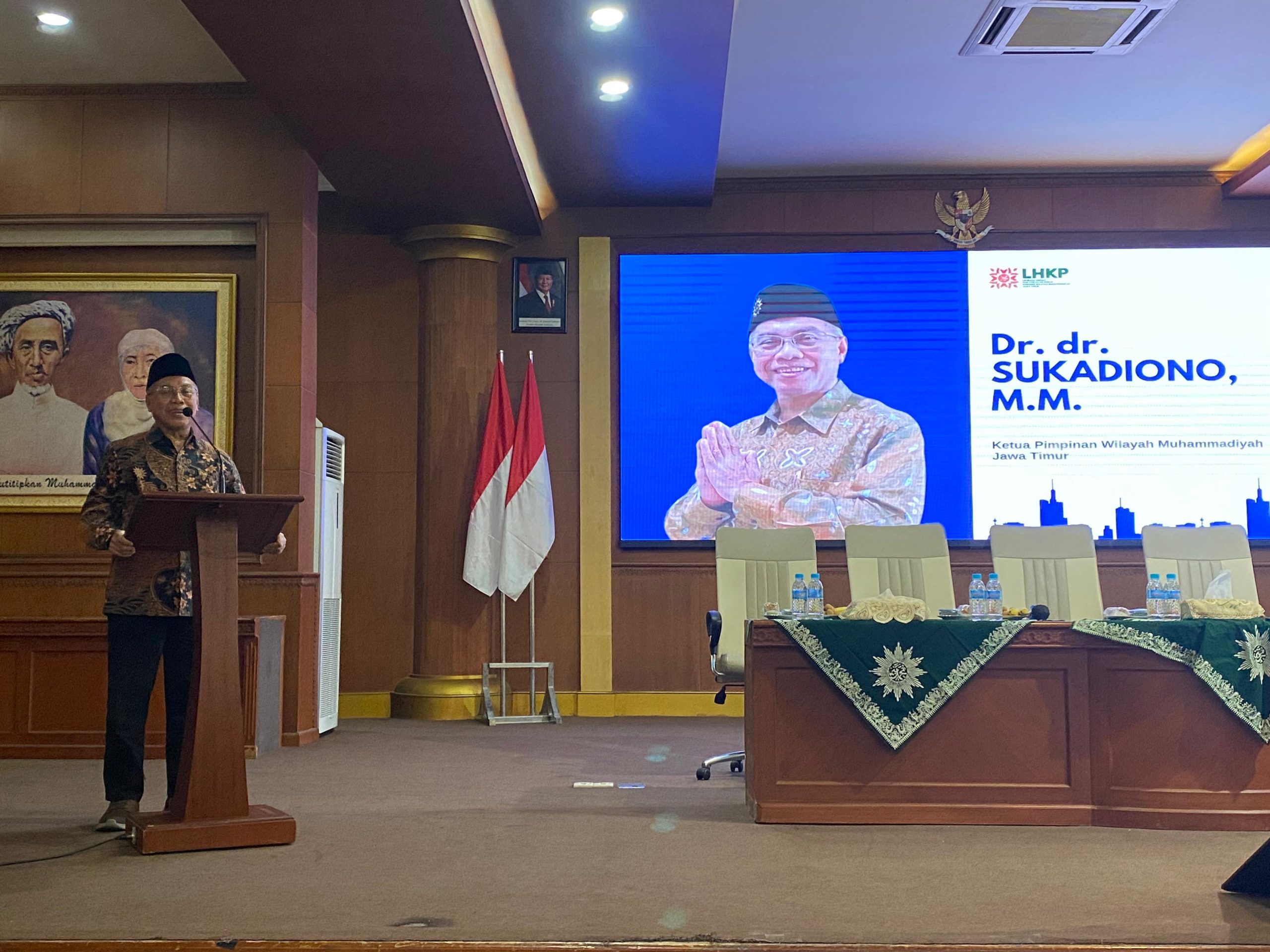 Ketua PWM Jawa Timur, Dr dr Sukadiono MM. (Foto: Lia)