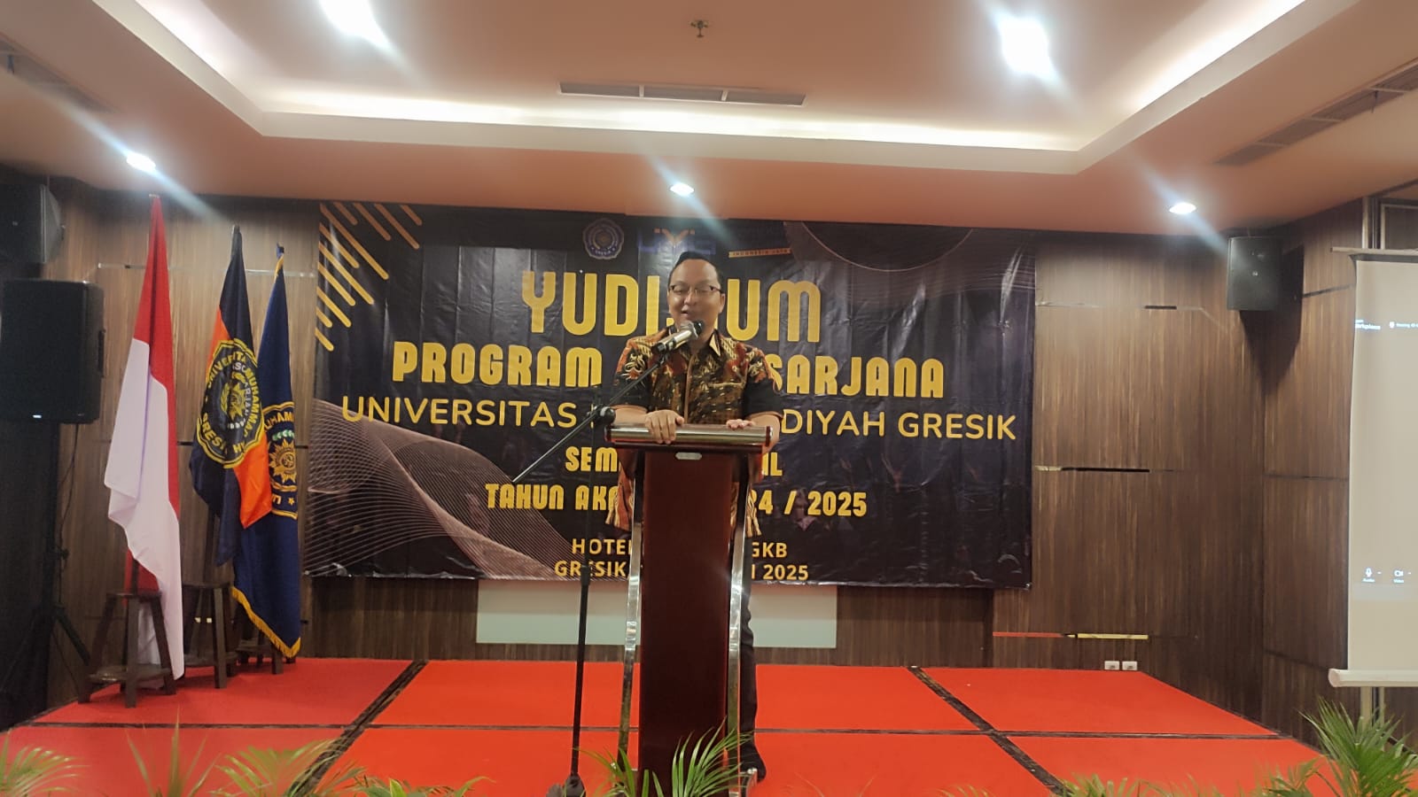 Wakil Bupati Gresik Terpilih dr. Ascluhul Alif Hadiri Yudisium Pascasarjana UMG
