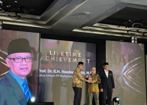 Wow! Ketum PP Muhammadiyah Haedar Nashir Terima Lifetime Achievement Awards