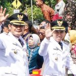 Bupati dan Wakil Bupati Lamongan, Yuhronur Efendi dan Dirham Akbar Aksara, saat kirab menuju lokasi Pelantikan Serentak Kepala Daerah dan Wakil Kepala Daerah di Istana Kepresidenan, Jakarta, pada Kamis (20/2/2025) lalu. (Foto:IST)