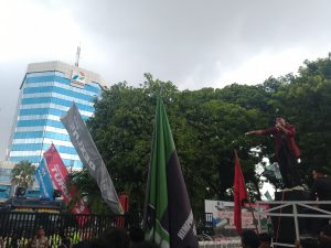 H-1 Ramadan, Massa IMM dan HMI Jatim Demonstrasi Kepung Kantor Pertamina Jagir