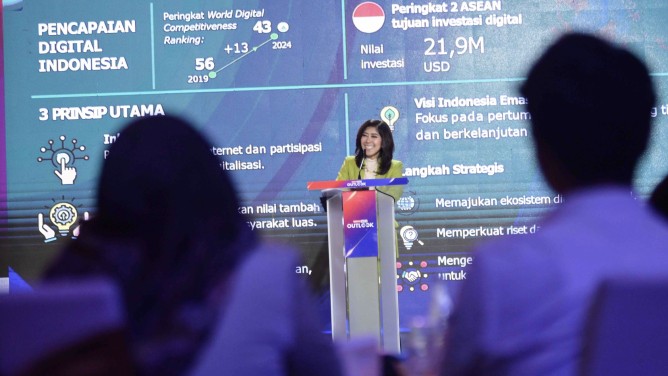 Menkomdigi Meutya Hafid menjadi keynote speaker dalam forum Berita Satu Outlook 2025 di Hotel Westin, Jakarta Selatan, Kamis (30/01/2025). (Foto: Kementerian Komdigi)