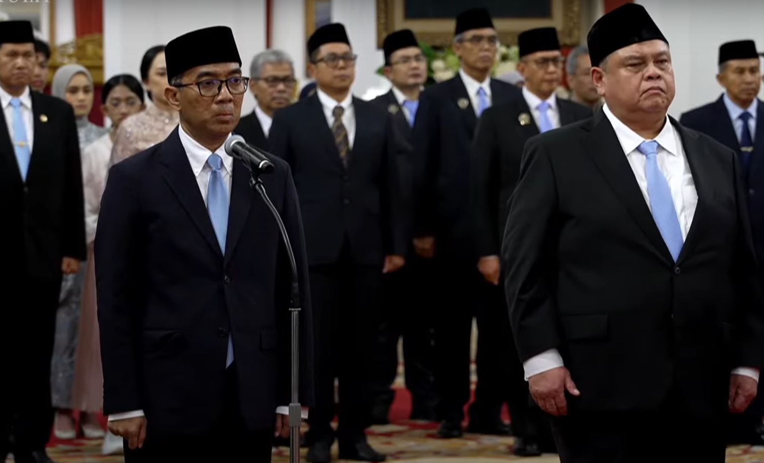 Prof Brian Yuliarto (kiri) dilantik sebagai Menteri Pendidikan Tinggi, Sains, dan Teknologi (Mendikti Saintek) RI, menggantikan Prof Satryo Soemantri Brodjonegoro. (Foto: Tangkapan layar/ Ubay)