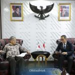 Mendiktisaintek Brian Yuliarto (kanan) bertemu Duta Besar Jepang untuk Indonesia, Yasushi Masaki, di Jakarta, Kamis (6/3/2025). (Foto: Humas Kemdiktisaintek)