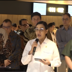 Menkeu Sri Mulyani Indrawati (tengah) bersama Menko Bidang IPK Agus Harimurti Yudhoyono (kiri) dan Menteri BUMN Erick Thohir, saat memberikan keterangan kepada awak media di Terminal 2 Bandara Soekarno-Hatta, Sabtu (1/3/2025). (Foto: Tangkapan layar/ Ubay)