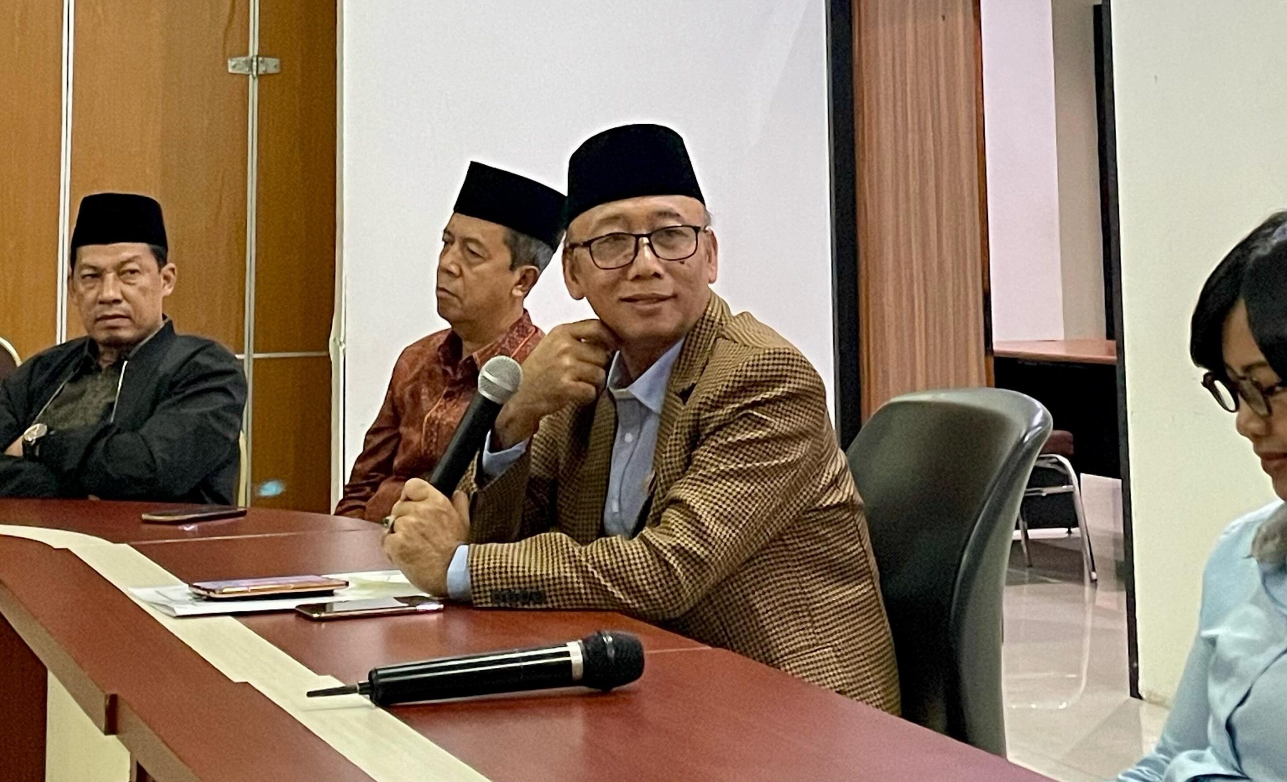 Anggota Komisi E DPRD Jatim, Dr Suli Da'im SPd MM, saat memimpin rombongan beserta sejumlah OPD Jatim melakukan study banding ke DP3AP2 DIY, Selasa (4/3/2025). (Foto: IST)