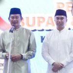 Bupati Lamongan Yuhronur Efendi (Yes) didampingi Wakil Bupati Dirham Akbar Aksara, saat menyampaikan sambutan dalam Tasyakuran Pelantikan Bupati dan Wakil Bupati Lamongan, Senin (3/3/2025) lalu. (Foto: Humas Pemkab Lamongan)