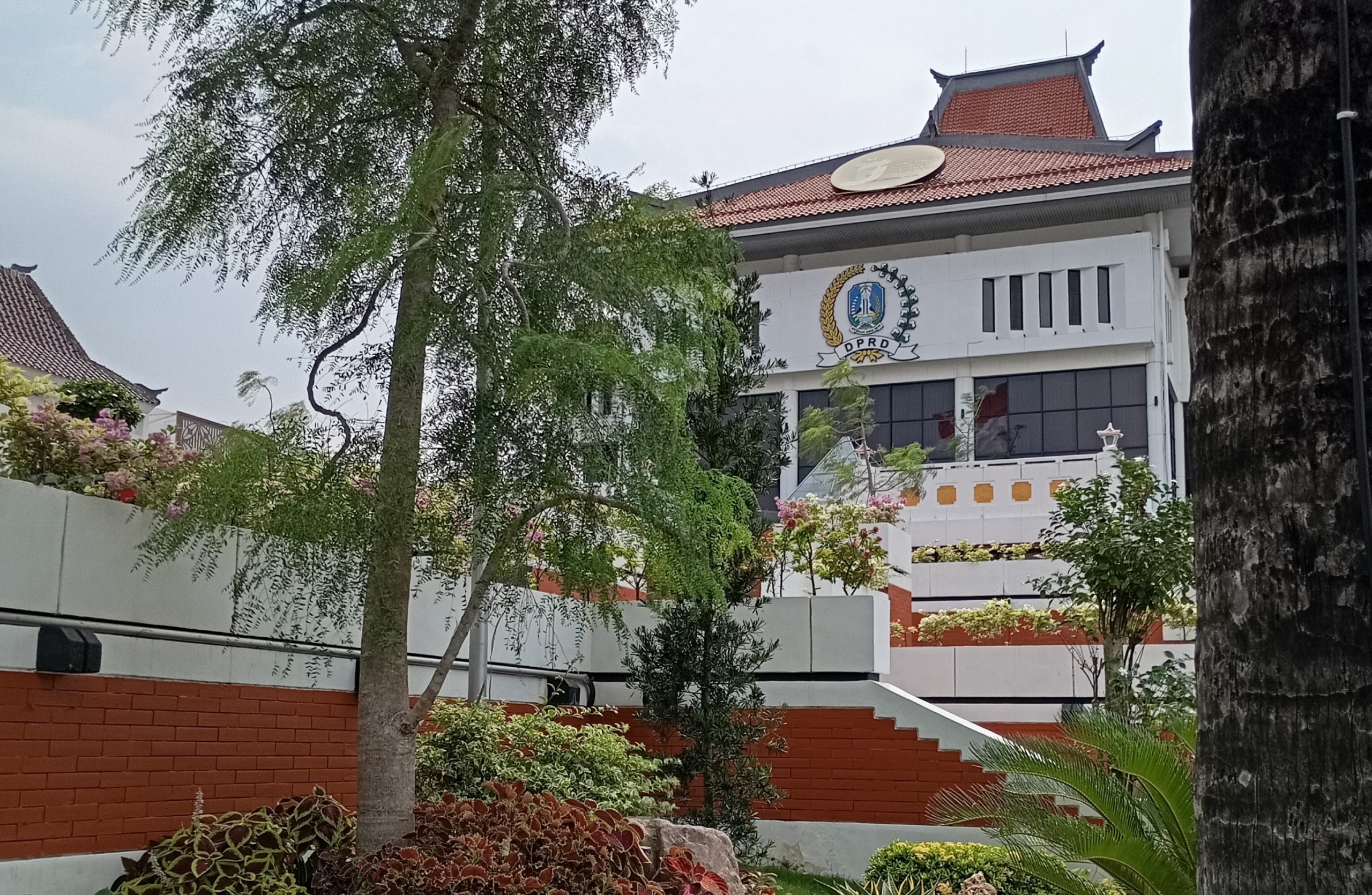 Gedung DPRD Provinsi Jawa Timur. (Foto: Ubay NA/ Maklumat.ID)