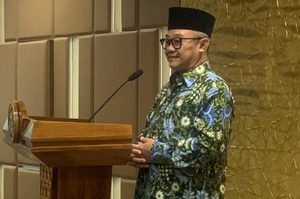 Mendikdasmen RI, Prof Abdul Mu'ti, menyampaikan tausiyah dalam Pesantren Marjinal Karomah, Ahad (16/3/2025). (Foto: Arif An)