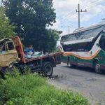 Sebuah truk mengalami kecelakaan di jalan raya jalur nasional Kabupaten Sampang, Madura beberapa waktu lalu.