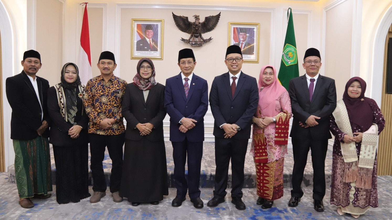 Menag RI Nasaruddin Umar berfoto bersama para Rektor PTKIN yang baru saja dilantik. (Foto: Humas Kemenag RI)