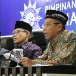 Ketua PP Muhammadiyah Agung Danarto (paling kanan) dan Ketua Umum PP Muhammadiyah Haedar Nashir (tengah), saat mengumumkan Maklumat PP Muhammadiyah tentang awal Ramadan dan Syawal 1446 Hijriah pada 12 Februari lalu. (Foto: Ubay NA)