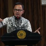 Wamendagri Bima Arya Sugiarto, menyampaikan keynote speech dalam Seminar bertajuk 'Urgensi Revisi UU Pemilu: Penataan Desain Keserentakan Pemilu dan Tata Kelola Penyelenggaraan Pemilu' yang digelar Perludem di UMJ, Jumat (14/3/2025). (Foto: Ubay NA)