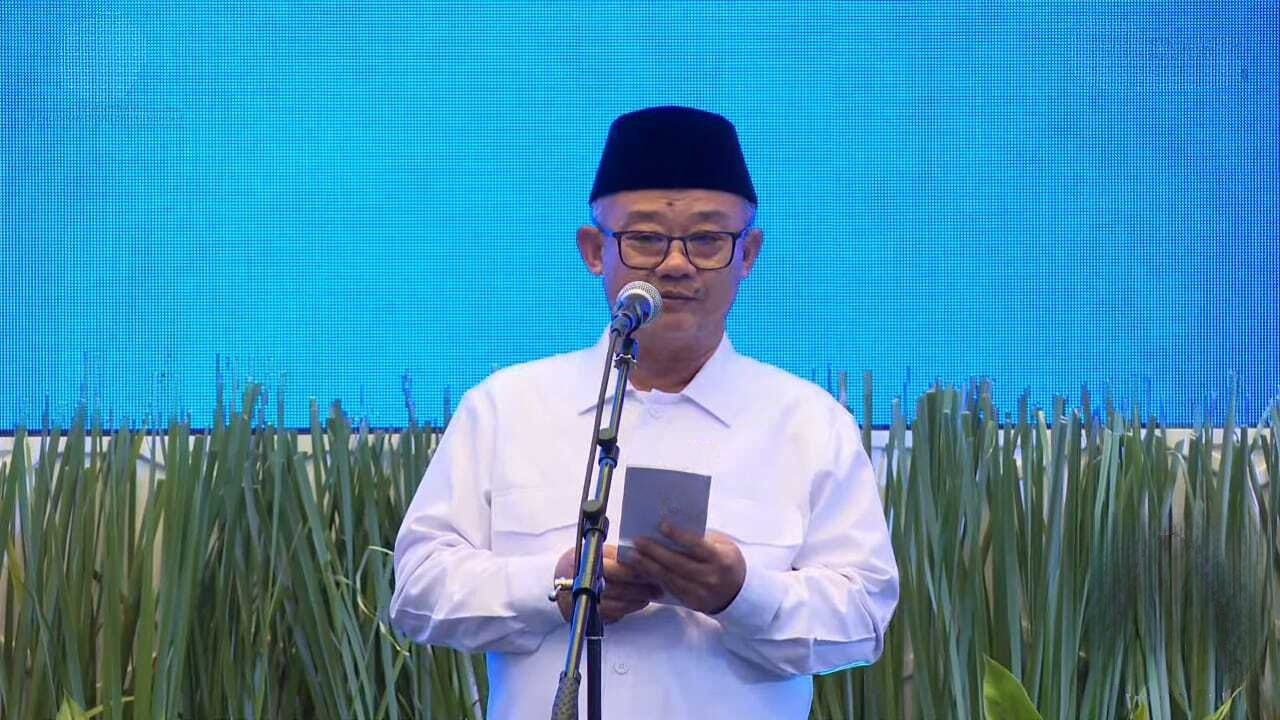 Mendikdasmen RI, Prof Abdul Mu'ti, saat menyampaikan sambutan dalam Peluncuran Mekanisme Baru Tunjangan Guru ASN Daerah Langsung ke Rekening Guru, yang berlangsung di Jakarta, Kamis (13/3/2025). (Foto: Ubay NA)