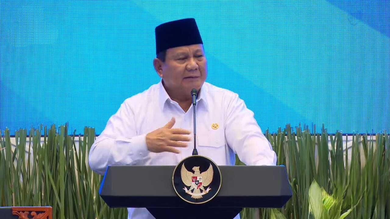 Presiden RI, Prabowo Subianto, saat meluncurkan Mekanisme Baru Tunjangan Guru ASN Daerah Langsung ke Rekening Guru, yang berlangsung di Jakarta, Kamis (13/3/2025). (Foto: Ubay NA)