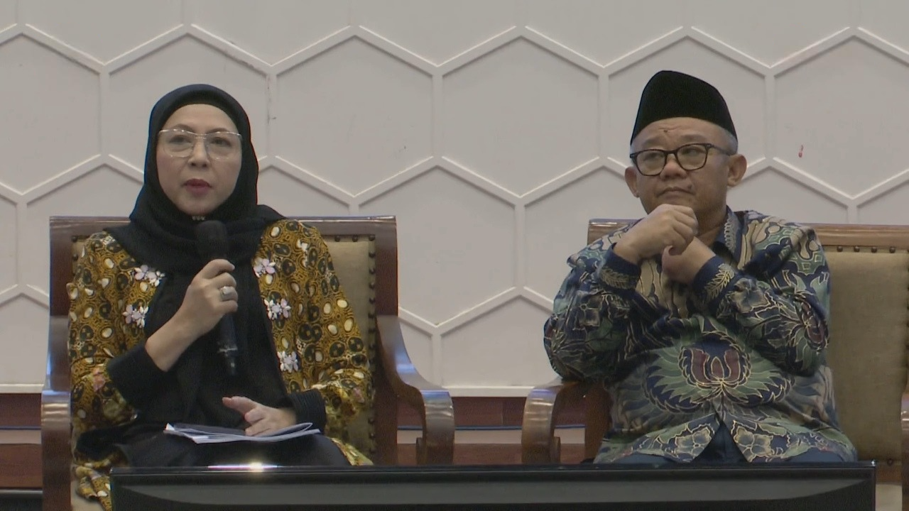 Wakil Ketua Komisi X DPR RI Fraksi Partai Gerindra Himmatul Aliyah (kiri) dan Mendikdasmen RI Abdul Mu'ti, saat Taklimat Media: Rapor Pendidikan pada Selasa (18/3/2025). (Foto: Ubay NA)