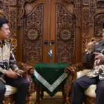 Ketua Umum PP Muhammadiyah, Prof Haedar Nashir, dalam sebuah dialog yang disiarkan kanal YouTube Kompastv, Kamis (20/3/2025). (Foto: Tangkapan layar/ Ubay NA)