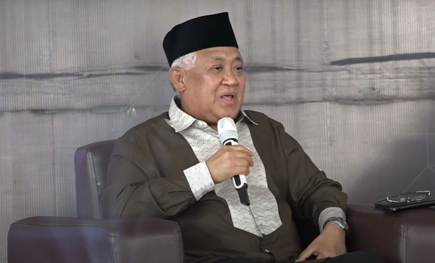 Ketua Umum PP Muhammadiyah periode 2005-2015, Prof Din Syamsuddin MA PhD, saat memparkan materi dan pandangannya dalam Kajian Ramadan 1446 H/2025 M di Dome UMLA, Sabtu (8/3/2025). (Foto: Ubay NA)