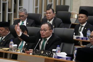 IHSG Anjlok 3,84%, Deflasi 0,09%; Hanif Dhakiri: Alarm Serius Perekonomian Nasional