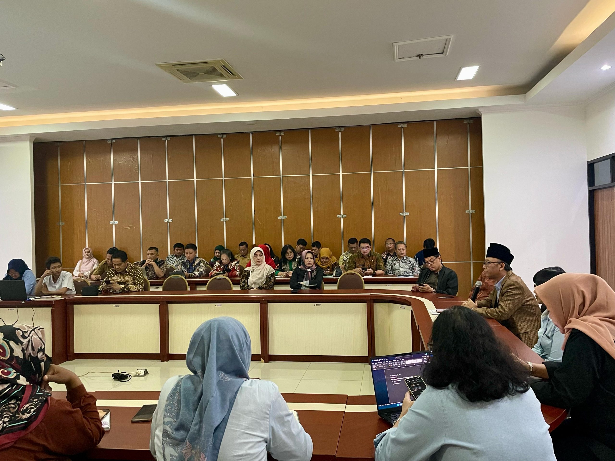 Suasana pertemuan dalam kunjungan kerja DPRD Jatim dan sejumlah OPD ke DP3AP2 DIY, Selasa (4/3/2025). (Foto: IST)