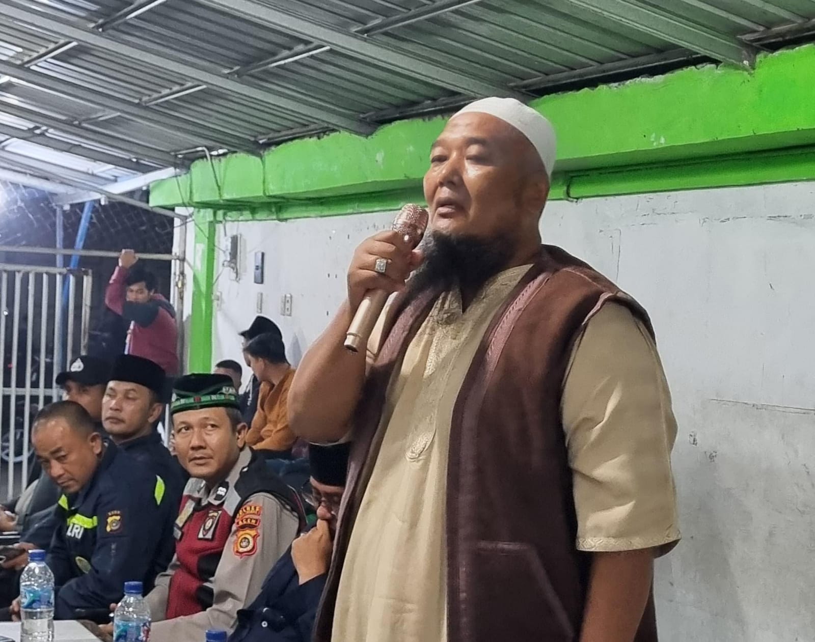 Wakil Ketua DPRK Aceh Tengah, H Hamdan SH, membuka turnamen Futsal Ramadan NasDem Cup 2025 di Aceh Tengah. (Foto:IST)